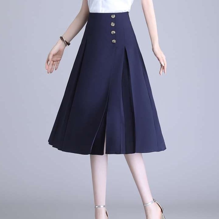 上品なボタン装飾サイドスリットスカート