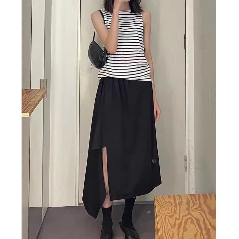 アシンメトリープリーツスリットスカート