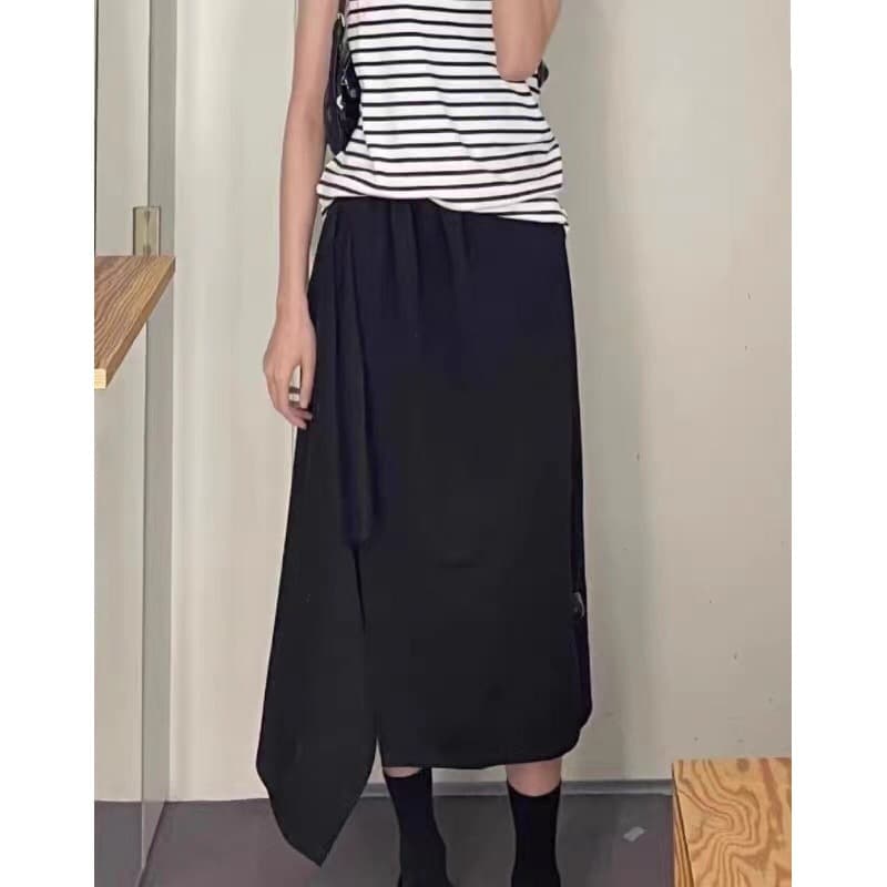 アシンメトリープリーツスリットスカート